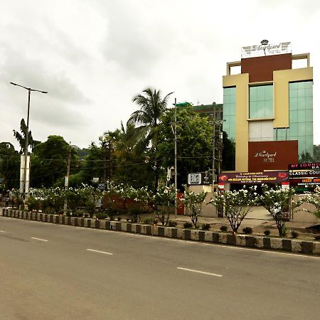 Hotel D Courtyard Guwahati Exterior foto